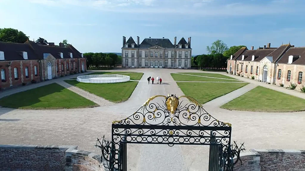 Cours intérieure du Haras national du Pin, lieu référent du Groupe Silam.
