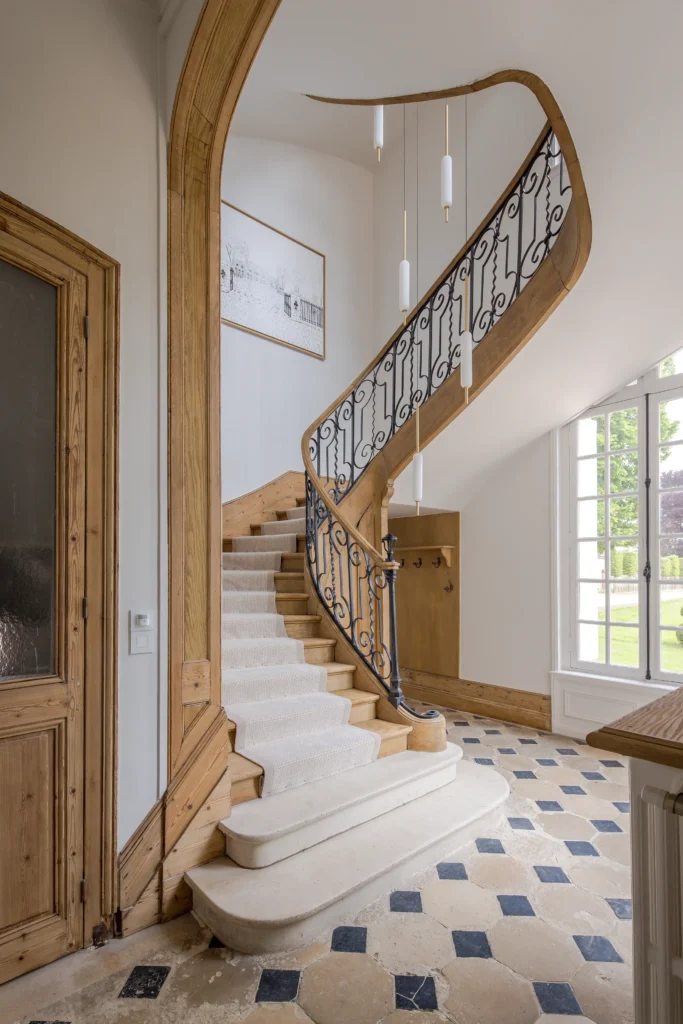 Escalier du Château de Roumare, lieu partenaire du Groupe Silam.