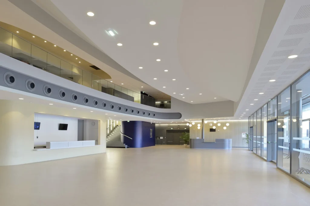 Accueil du Carré des Docks du Havre, lieu partenaire du Groupe Silam.