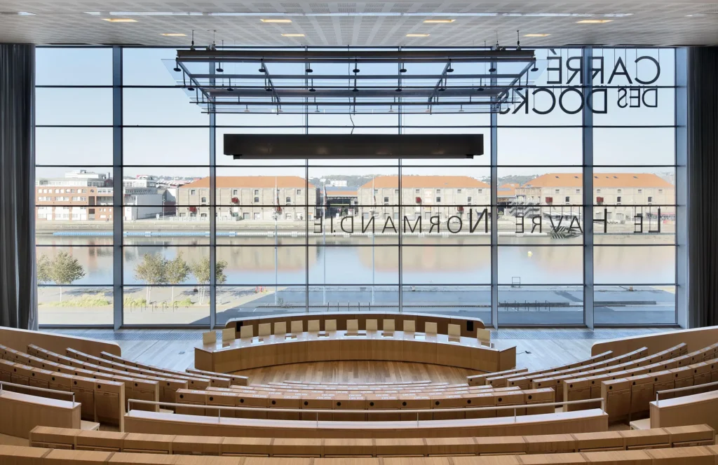 Salle de conférence du Carré des Docks du Havre, lieu partenaire du Groupe Silam.