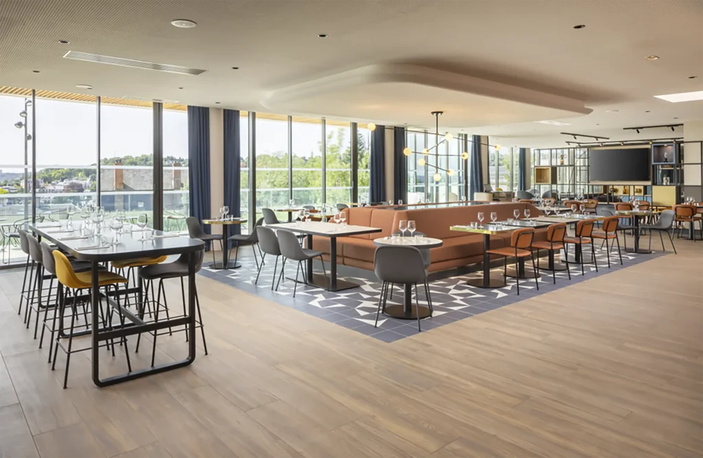 Salle de restauration d'un lieu partenaire du Groupe Silam à Rouen.