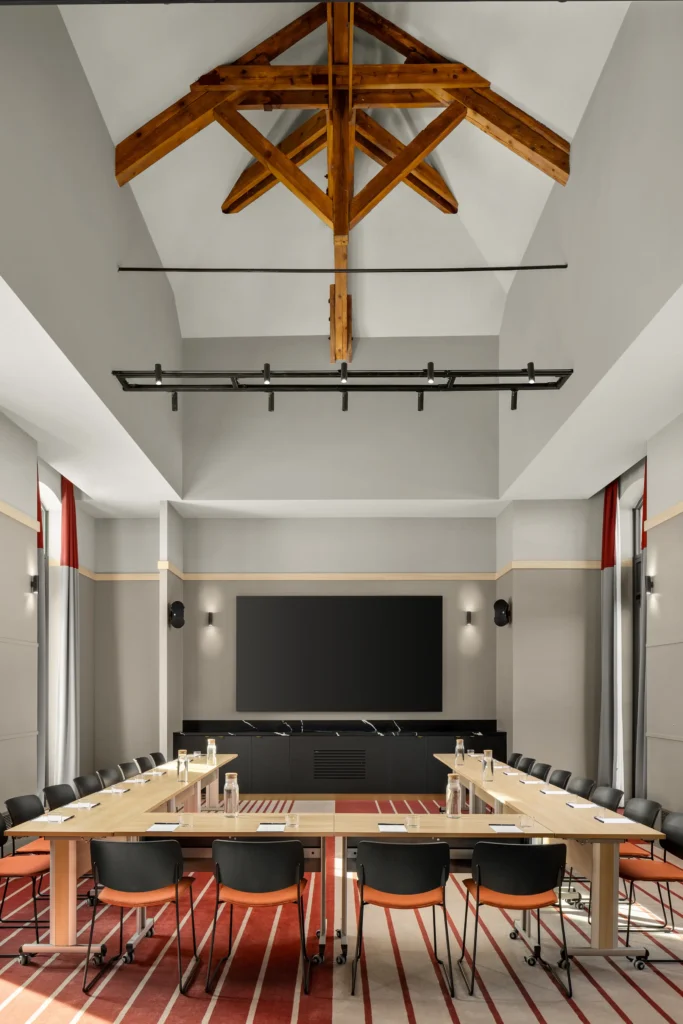 Salle de réunion de l'hôtel Hyatt à Rouen, lieu partenaire du Groupe Silam.