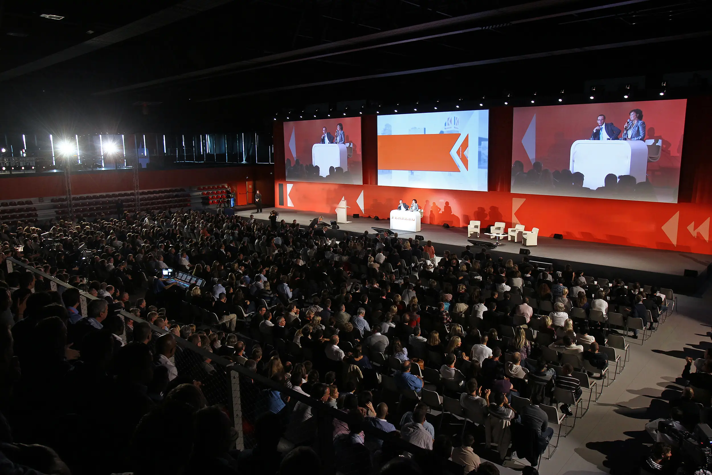 Conférence à grande échelle dans un lieu partenaire du Groupe Silam.