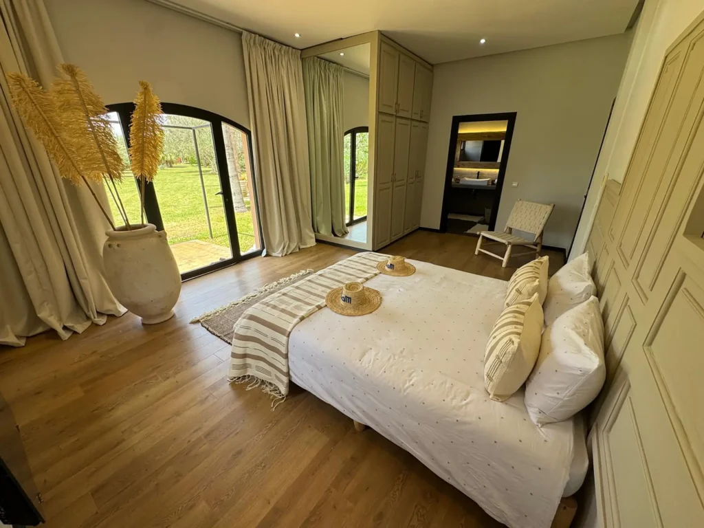 Suite d'une maison de luxe à Marrakech, lieu événementiel du Groupe Silam.