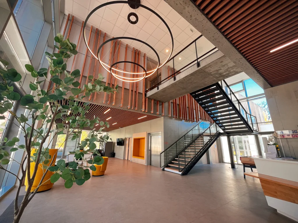 Le hall d'accueil du centre sportif de Normandie, lieu partenaire du Groupe Silam.