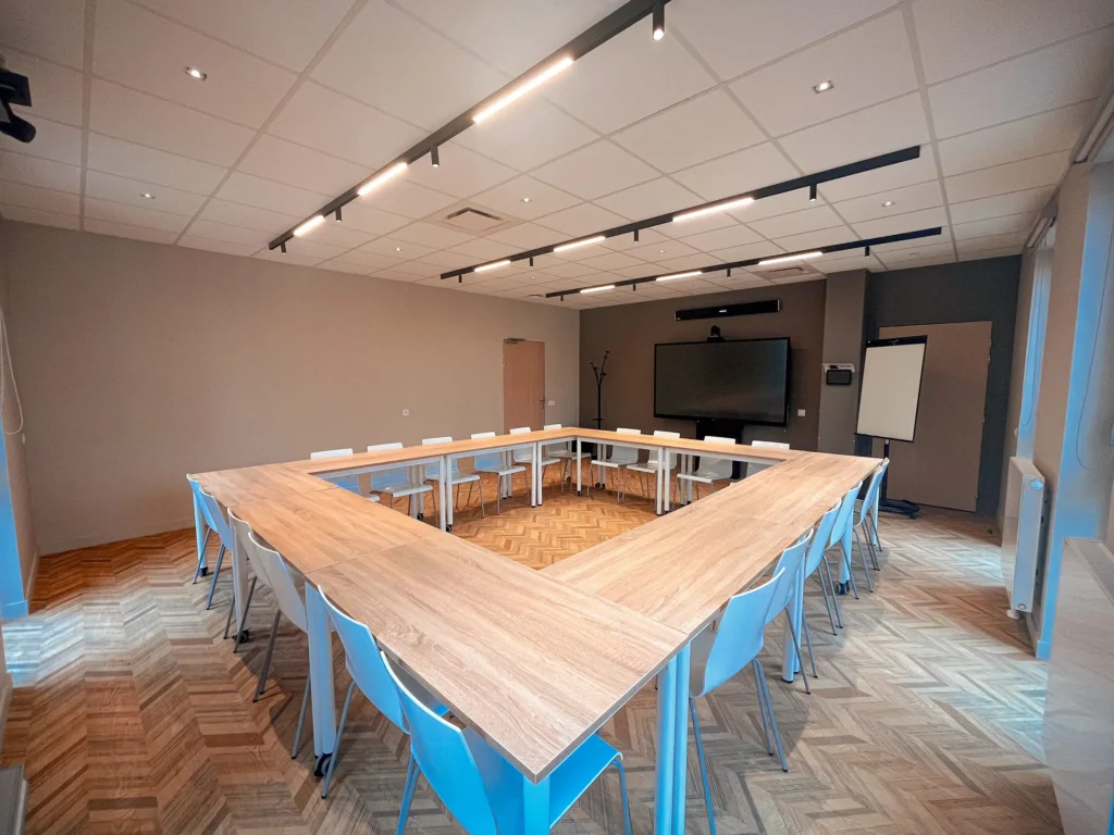 Salle de réunion du centre sportif de Normandie, lieu partenaire du Groupe Silam.