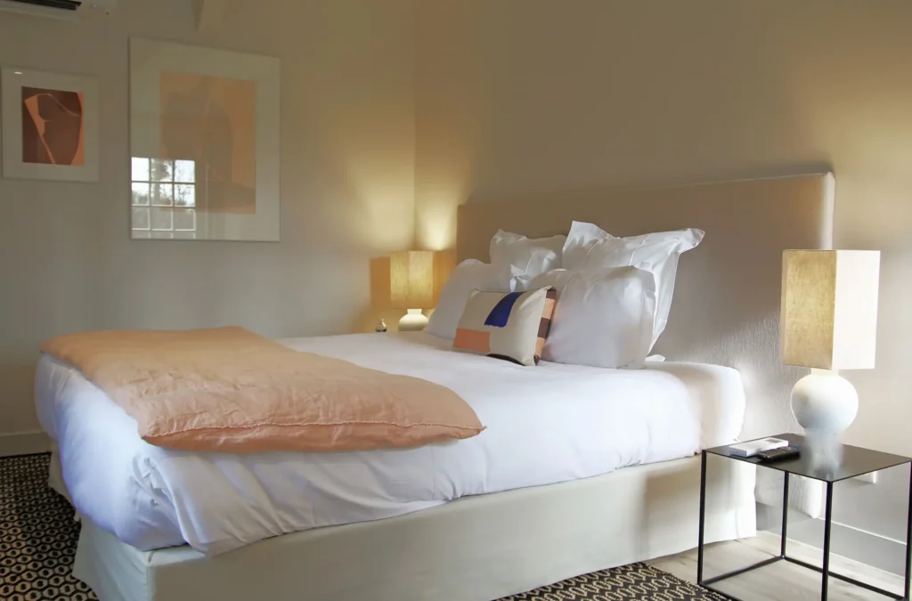 Chambre de l'hôtel les manoirs des portes de Deauville, lieu événementiel référent du Groupe Silam.