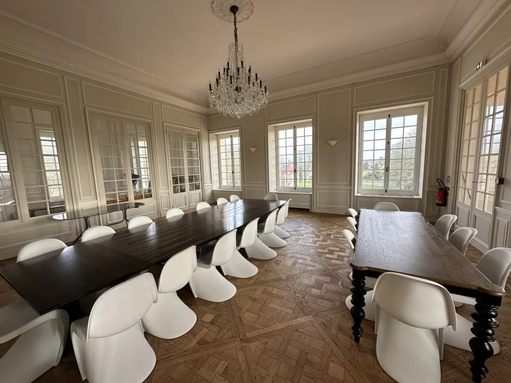 Salle des dîners dans un lieu champêtre normand pour vos événements organisés par le Groupe Silam.