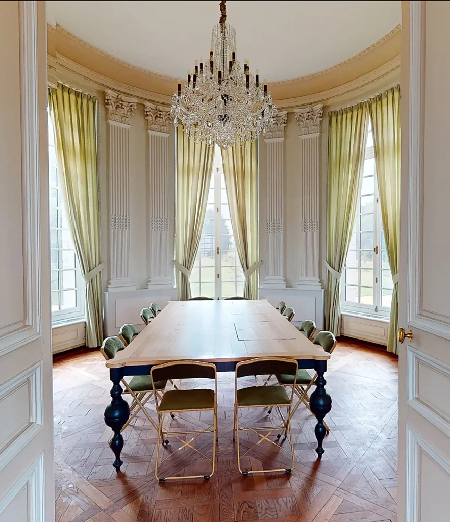 Salle de réunion dans un château champêtre normand pour vos événements organisés par le Groupe Silam.