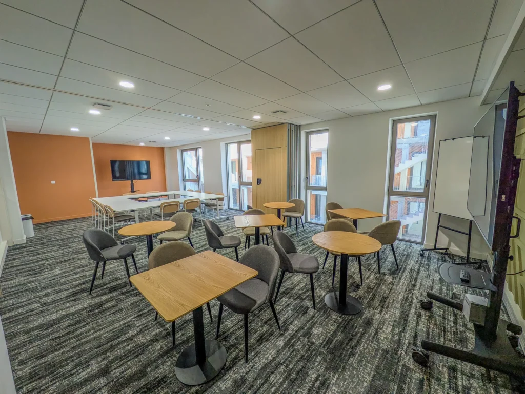 Salle de réunion de proagora à Rouen, lieu partenaire du Groupe Silam.