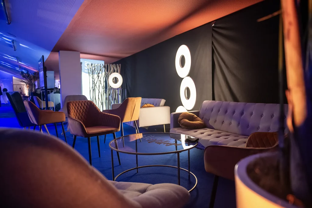 Salon privatif imaginé par le Groupe Silam, spécialiste de l'aménagement événementiel en Normandie.