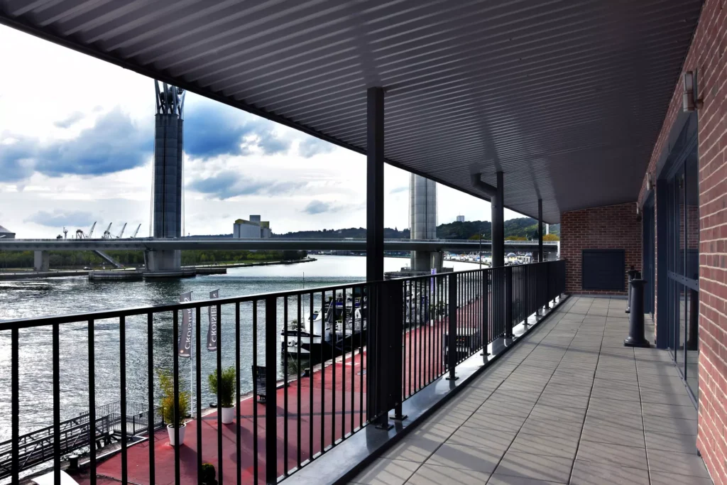 Point de vue sur les quais de Rouen.