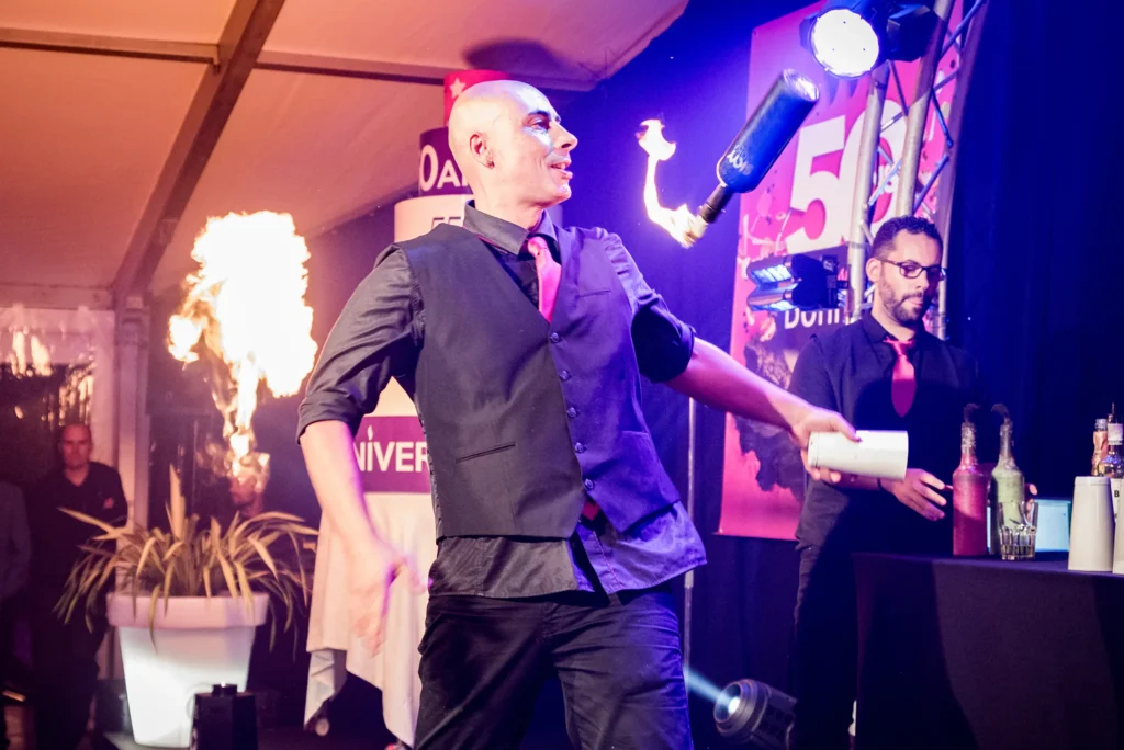 Barman lors de l'anniversaire de l'entreprise Bonnaire Traiteur organisé par le Groupe Silam en Normandie.