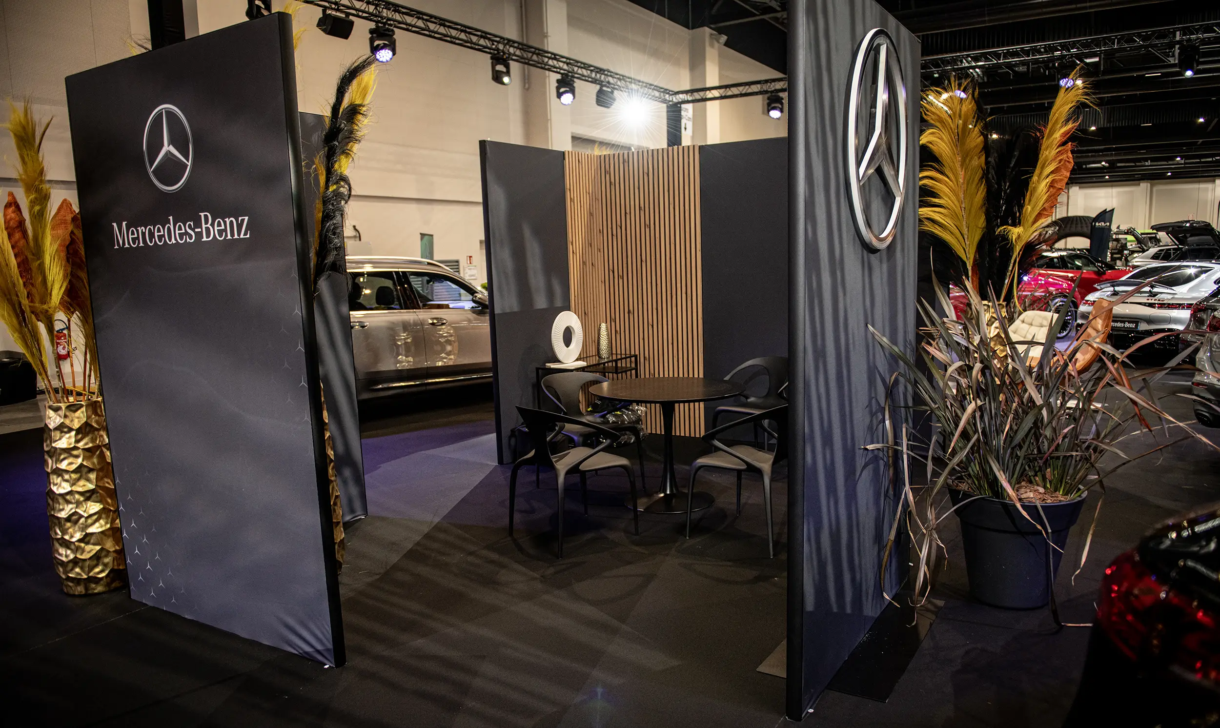 Espace privatif Mercedes-Benz lors du salon automobile de Chartres en Normandie.