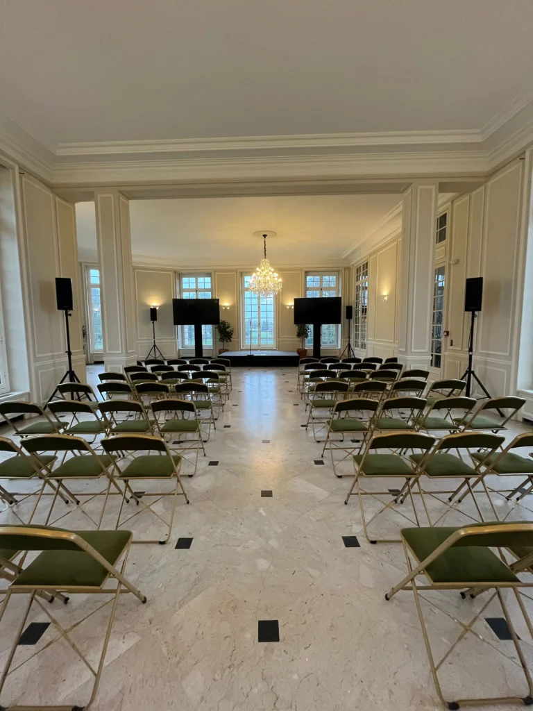 Salle de conférence aménagée au château de Belbeuf par le Groupe Silam.