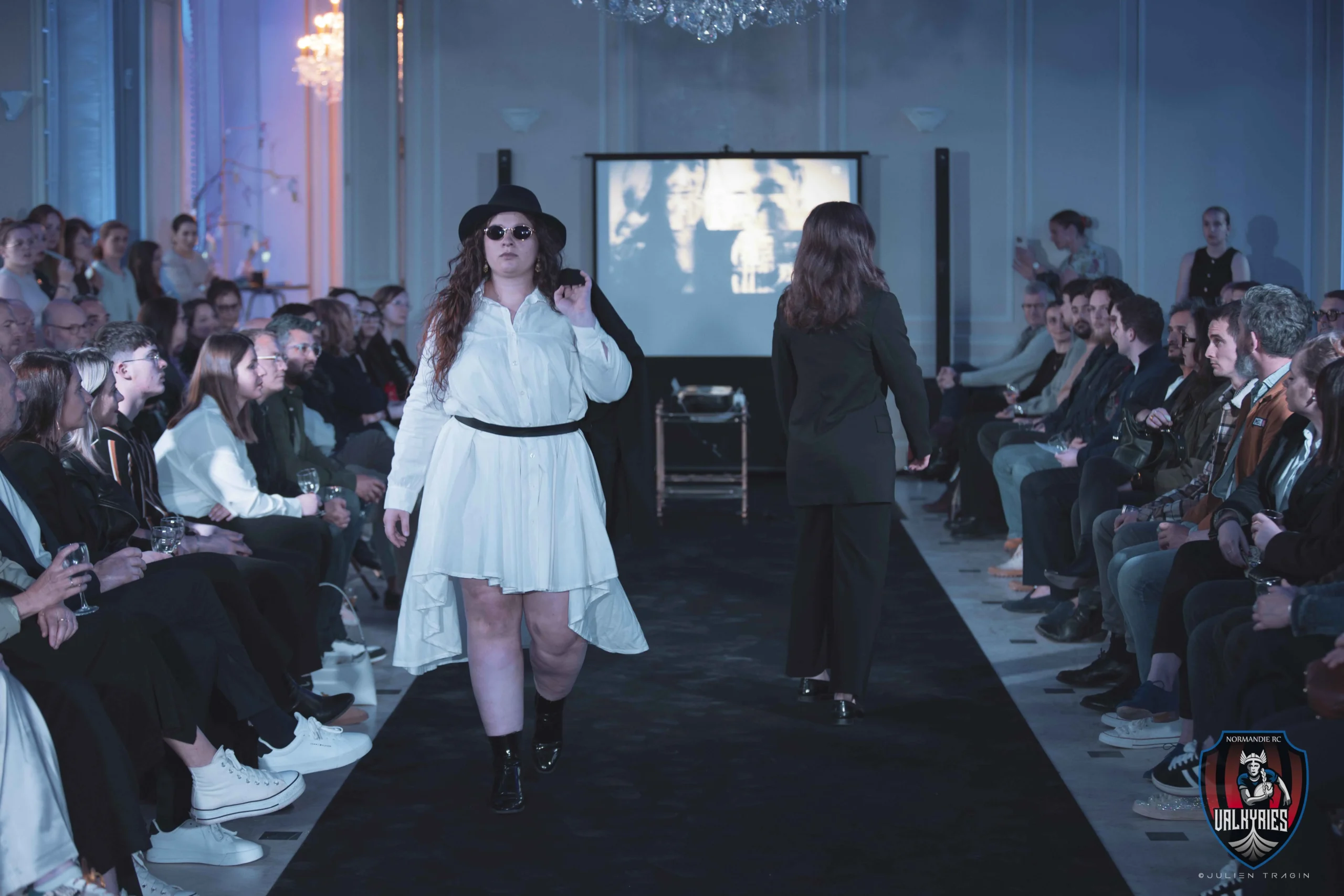 Mannequins lors d'un défilé de mode au château de Belbeuf.