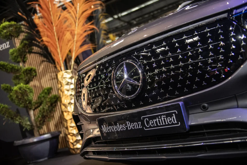 Véhicule Mercedes-Benz.