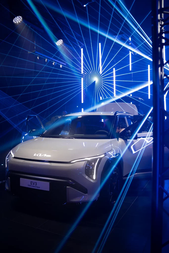 Jeu de lasers sur une voiture pour un reveal de véhicule organisé par le Groupe Silam en Normandie.