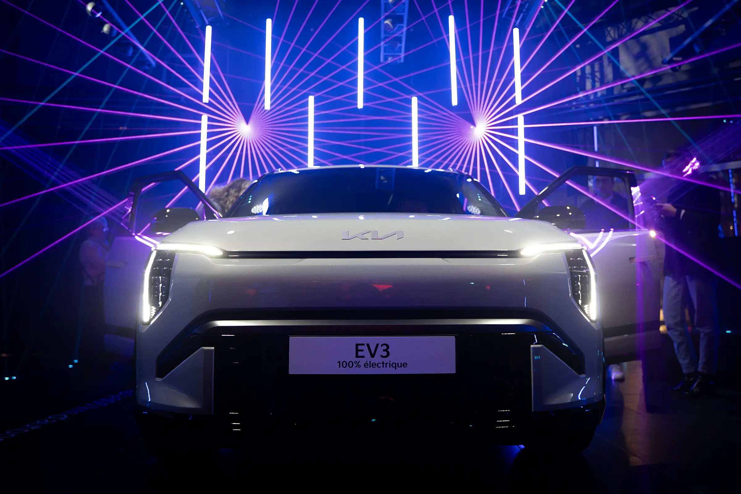 Reveal de véhicule violet en Normandie pour Kia organisé par le Groupe Silam.