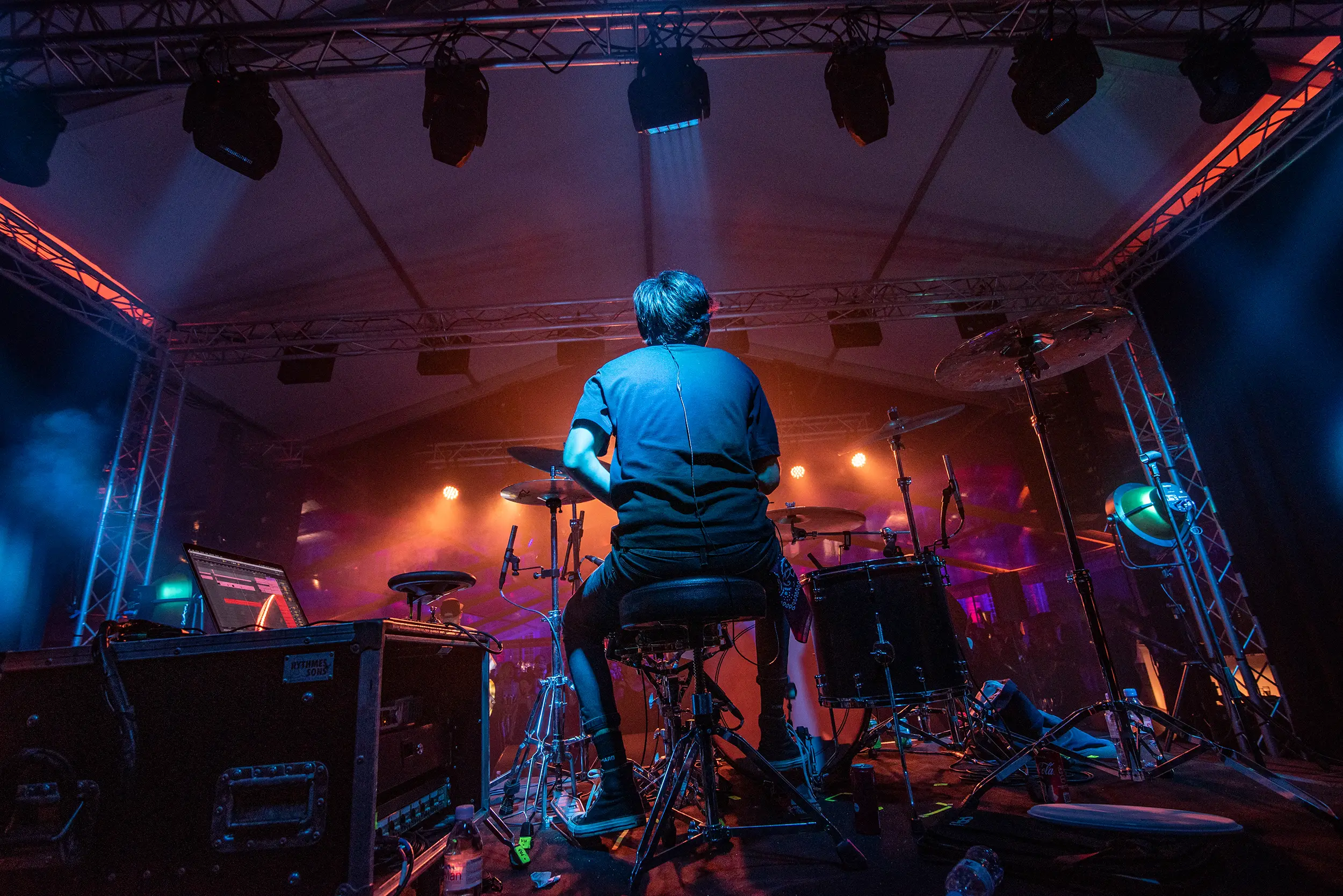 Concert Paul Marius dans un château mis en lumière et sonorisé par le Groupe Silam.