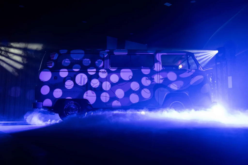 Le van pour Eureka où le Groupe Silam était en charge du son et de la lumière ainsi que d'un mapping. Le Groupe Silam se charge d'organiser des événements en Normandie et en Ile-de-France.
