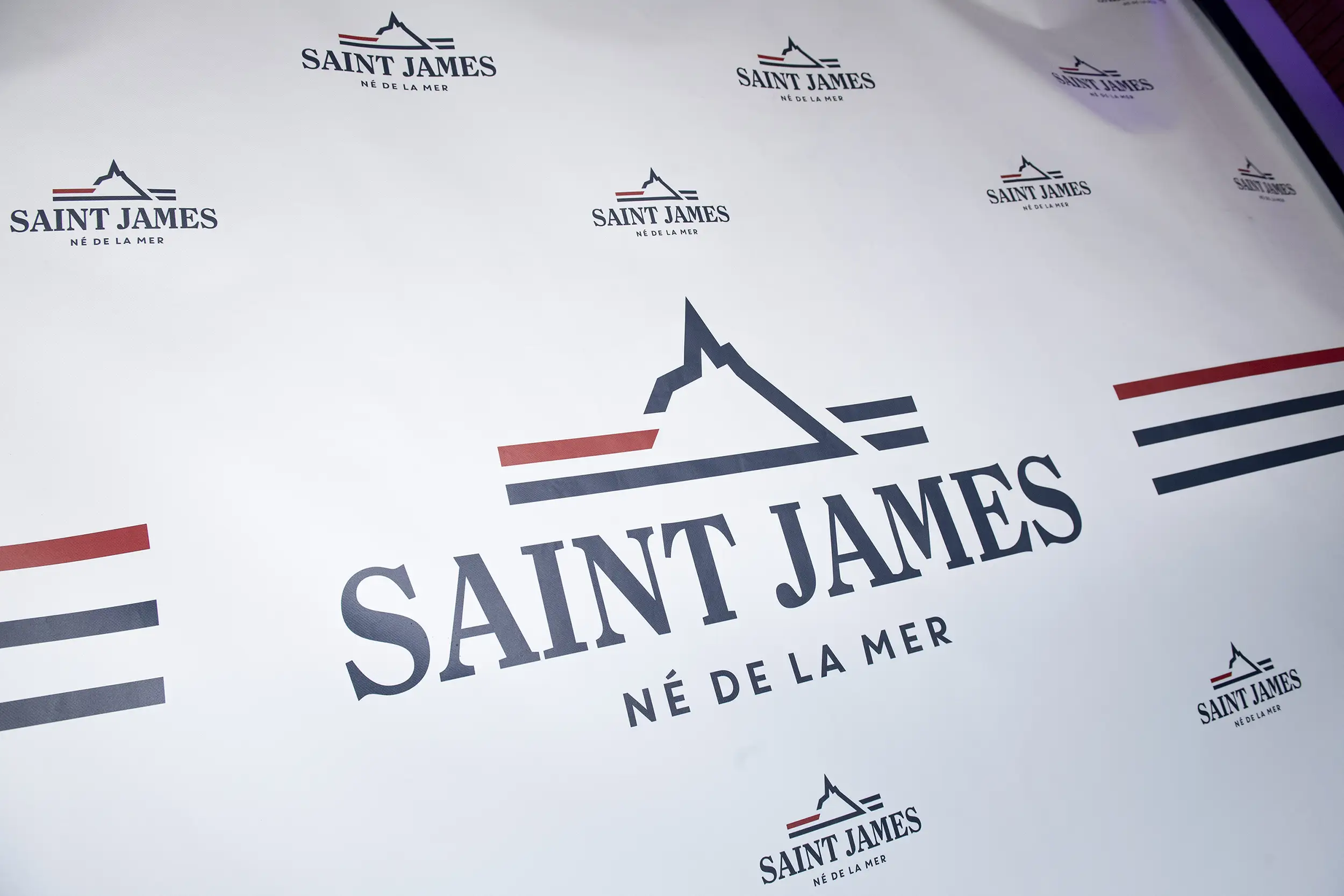 Photocall pour le défilé de mode Saint James qui s'est déroulé au So Rouen, lieu emblématique du Groupe Silam.