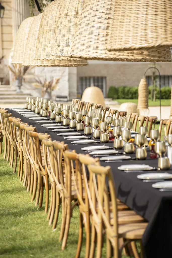 Dîner d'entreprise dans les jardins d'un château lors d'un dîner et déjeuner organisé par le Groupe Silam en Normandie.