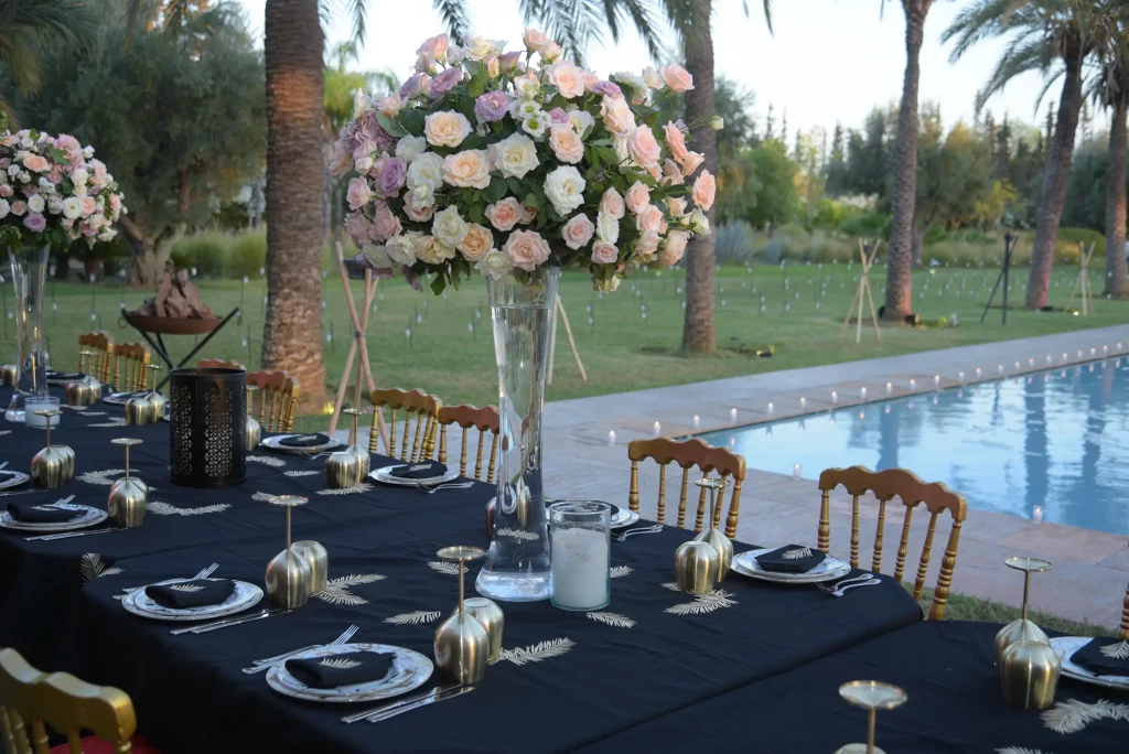 Table événementielle pour un mariage organisé par le Groupe Silam à Marrakech.