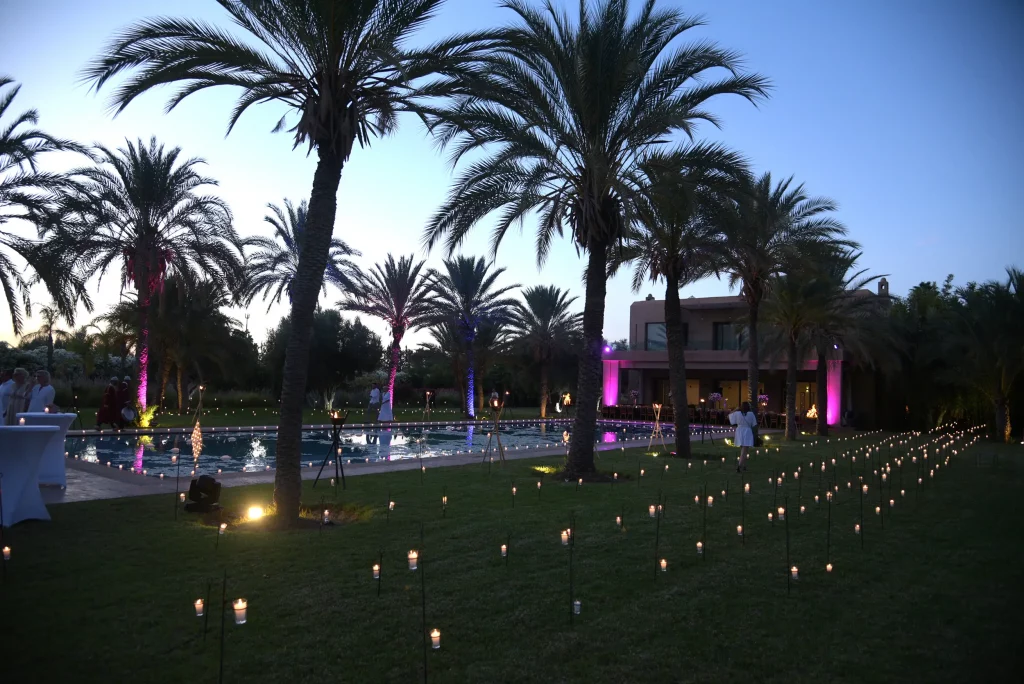 Villa et palmiers pour un mariage organisé par le Groupe Silam à Marrakech.