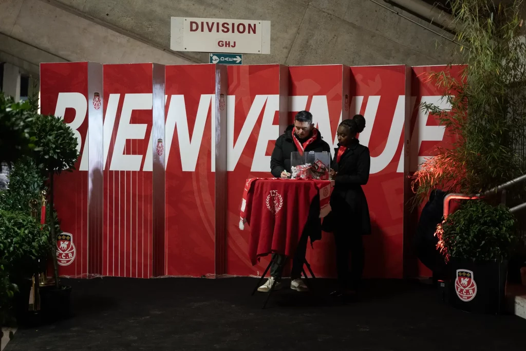 Un panneau bienvenue pour l'accueil football club Rouen réalisé par le Groupe Silam.