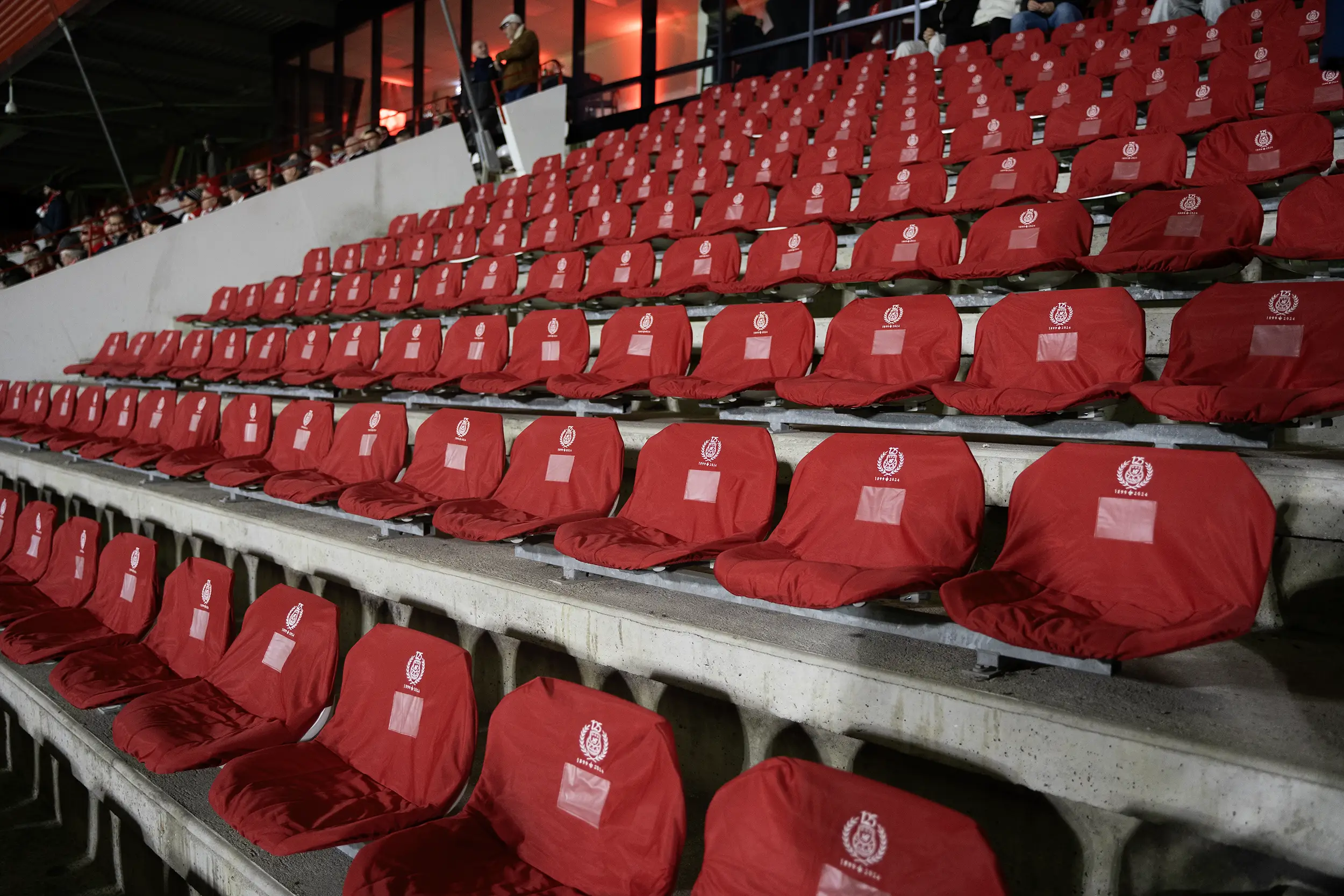 Sièges VIP du Stade Diochon pour le match du FCR.