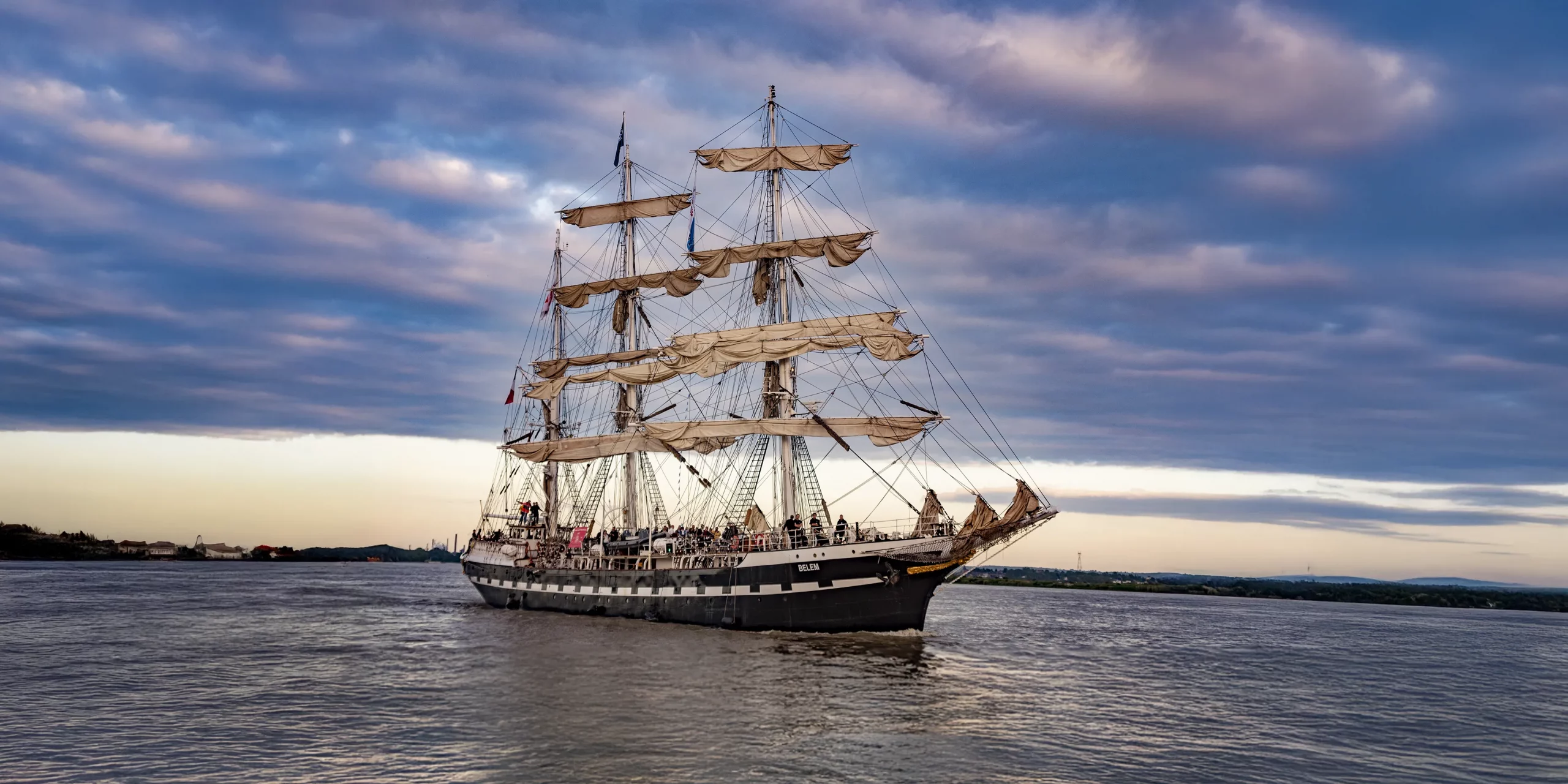 Le Belem lors des Grandes Voiles du Havre 2025.