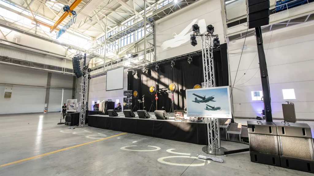 Location de scène de concert en Normandie lors d'un événement à la base 105.