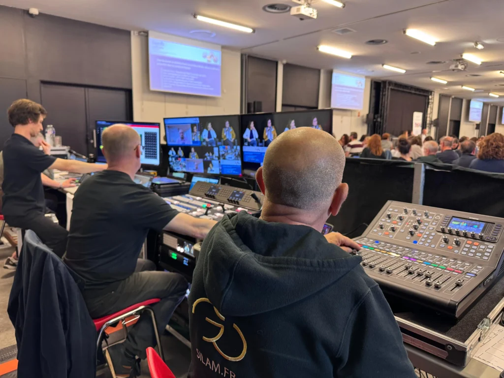 Retransmission en direct d'une conférence en Normandie au Kindarena.