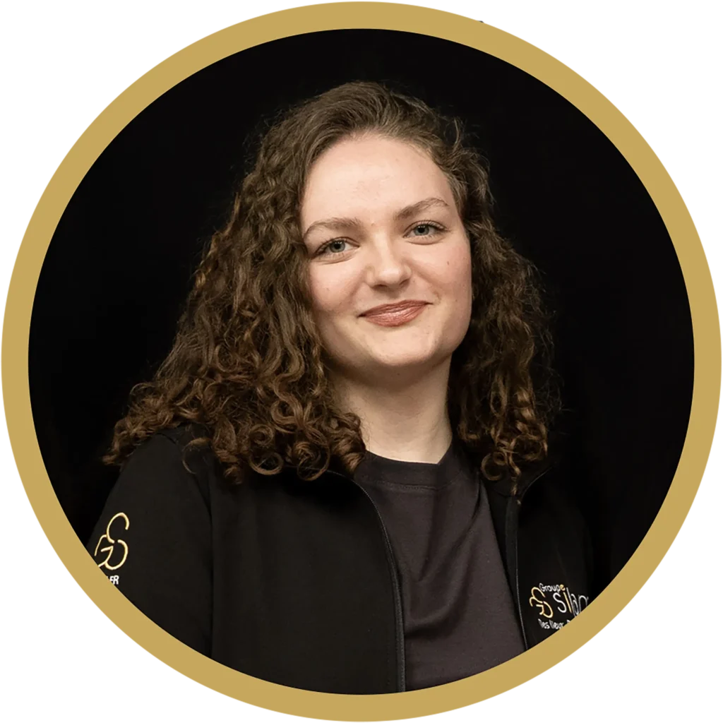 Inès, chargée de projet événementiel du Groupe Silam pour vos offres d'emploi en Normandie.