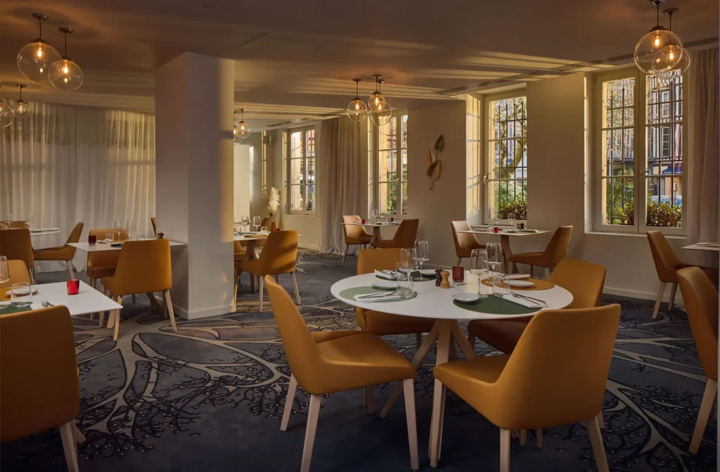 Brasserie de l'hôtel Bourgtheroulde, lieu partenaire du Groupe Silam.