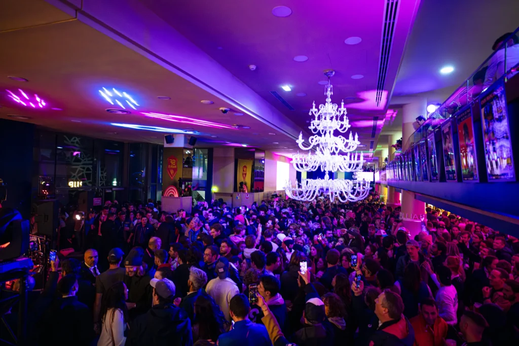 Salle de cocktail du Stade Jean Bouin, lieu référent pour vos événements organisés par le Groupe Silam.