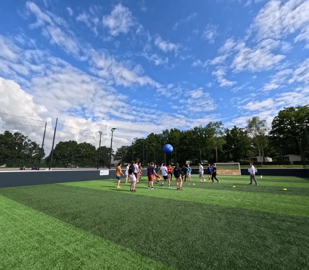 Football à la base de loisirs de Jumièges - Le Mesnil, lieu partenaire du Groupe Silam.