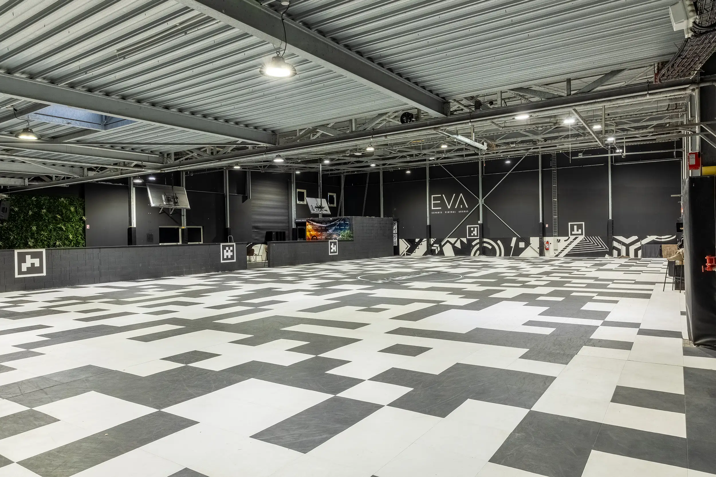 Espace principal de la salle de réalité virtuelle EVA Rouen, lieu événementiel partenaire du Groupe Silam.