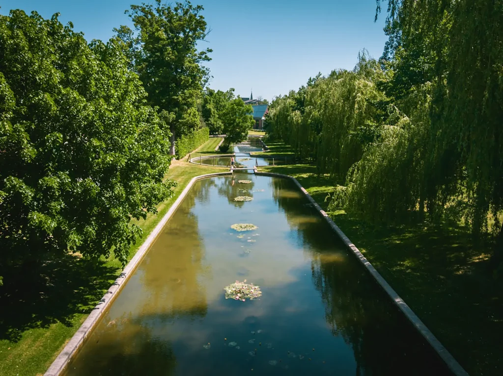 Bassin des Jardins de Joséphine, lieu événementiel partenaire du Groupe Silam.