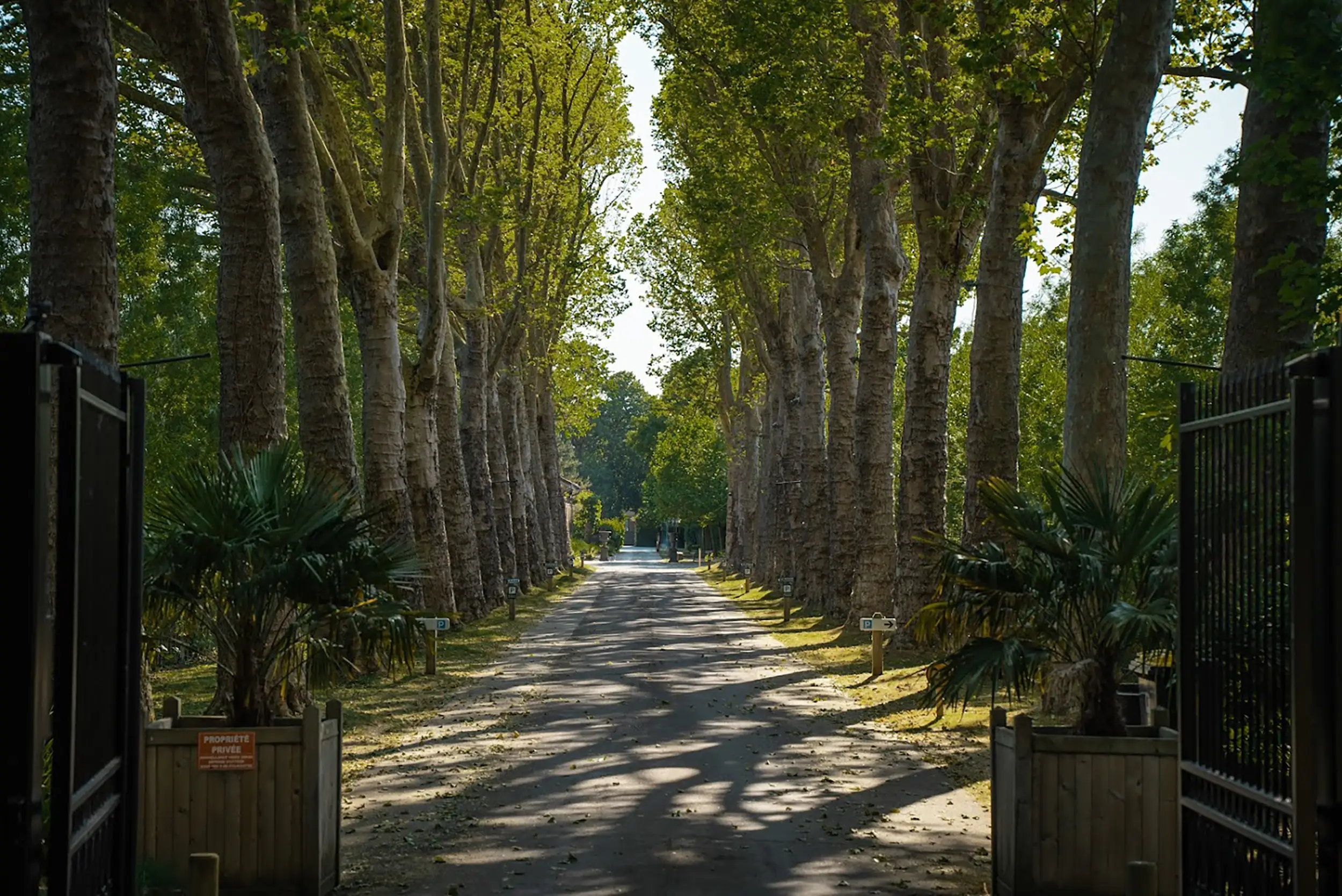 Entrée des Jardins de Joséphine, lieu événementiel partenaire du Groupe Silam.