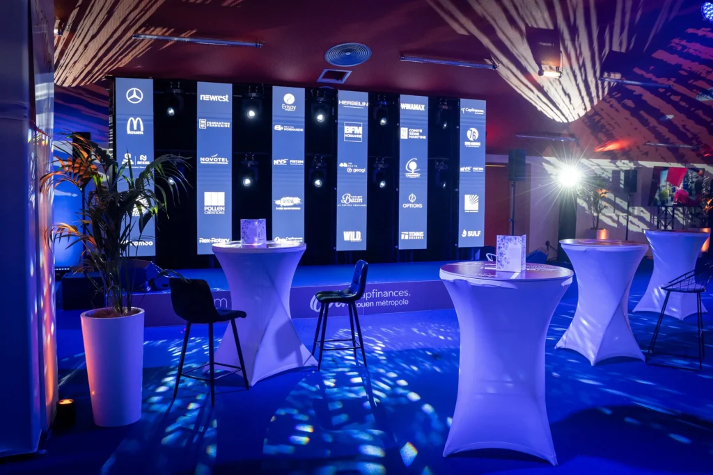 Scène de l'Edition 2026 de l'Open de Tennis de Rouen, en partenariat avec le Groupe Silam.