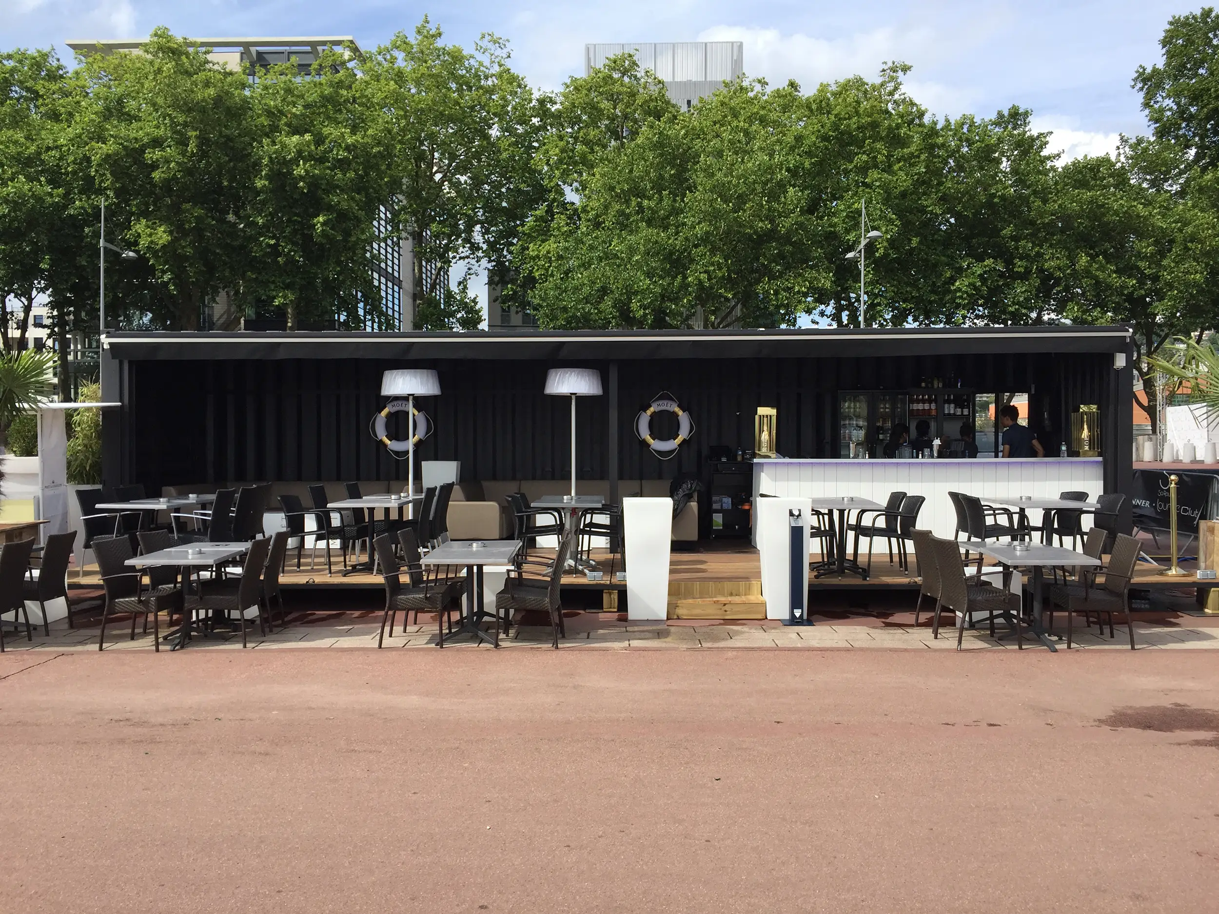 Conteneur événementiel proposé à la location par le Groupe Silam, adaptable aux salons, festivals et réceptions professionnelles.