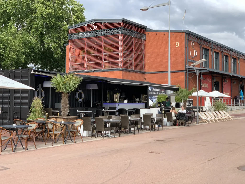 Conteneur événementiel modulable du Groupe Silam installé devant So Rouen, pour un événement en plein air.