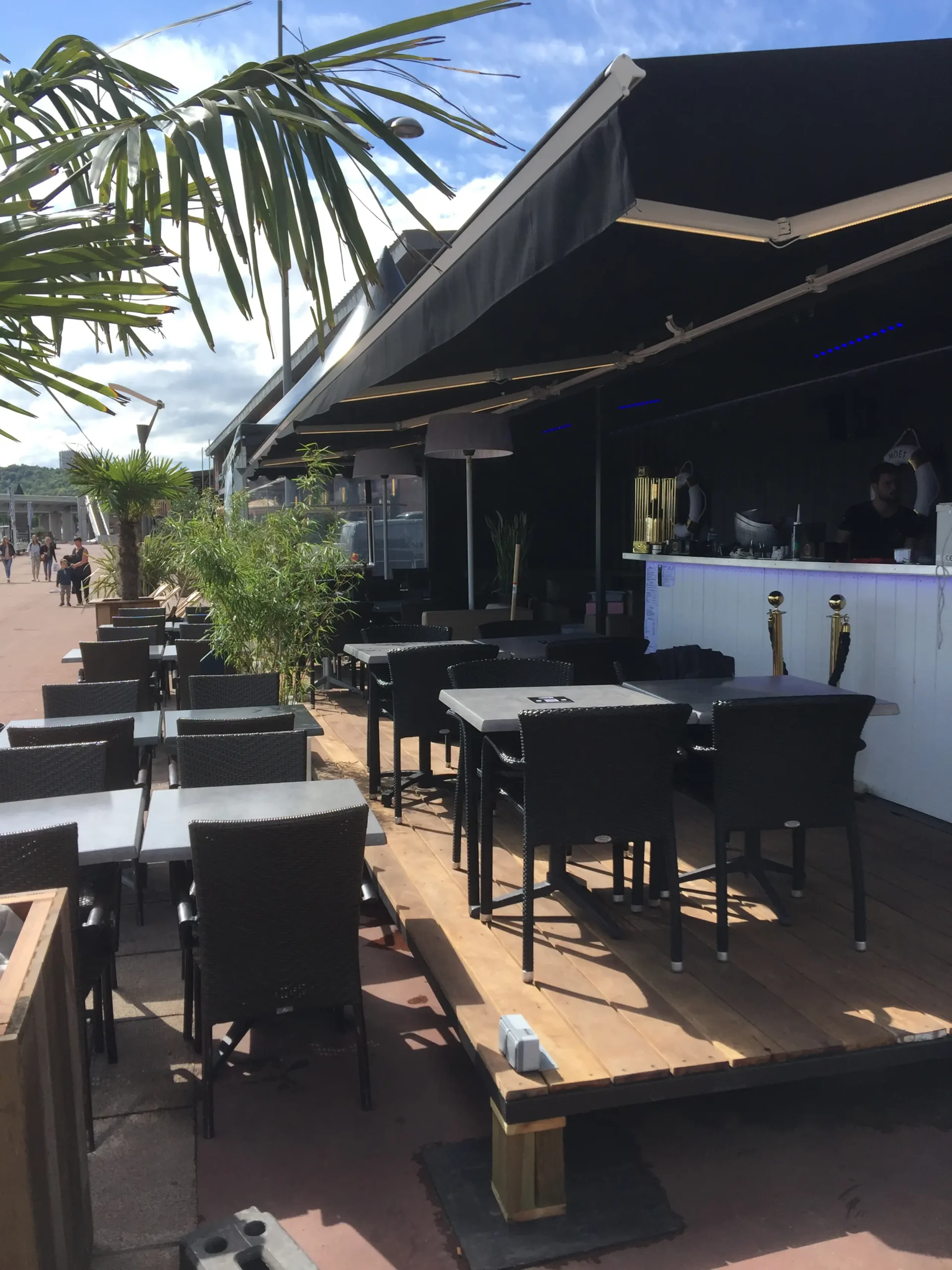 Structure événementielle mobile du Groupe Silam, pouvant être aménagée en bar éphémère pour vos événements.