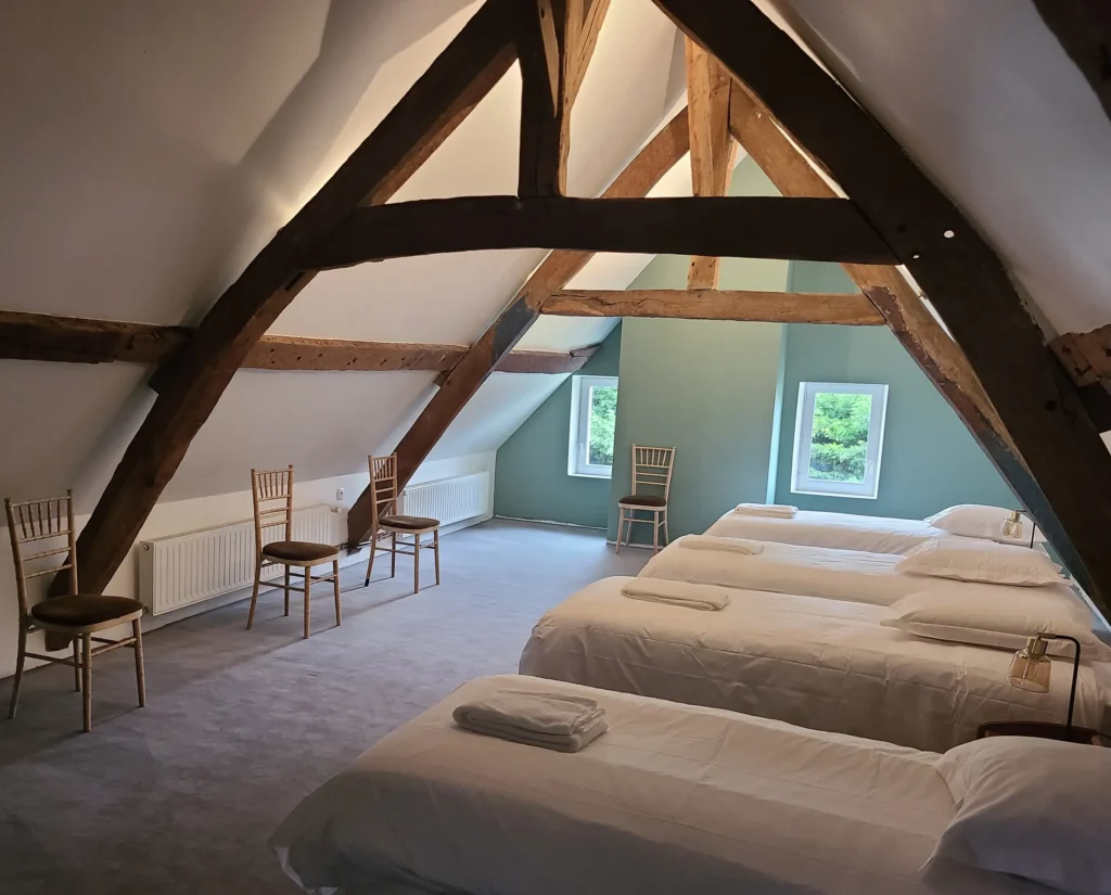 Dortoir du Manoir de Corny en Normandie, hébergement pour vos séminaires et événements professionnels organisés par le Groupe Silam.