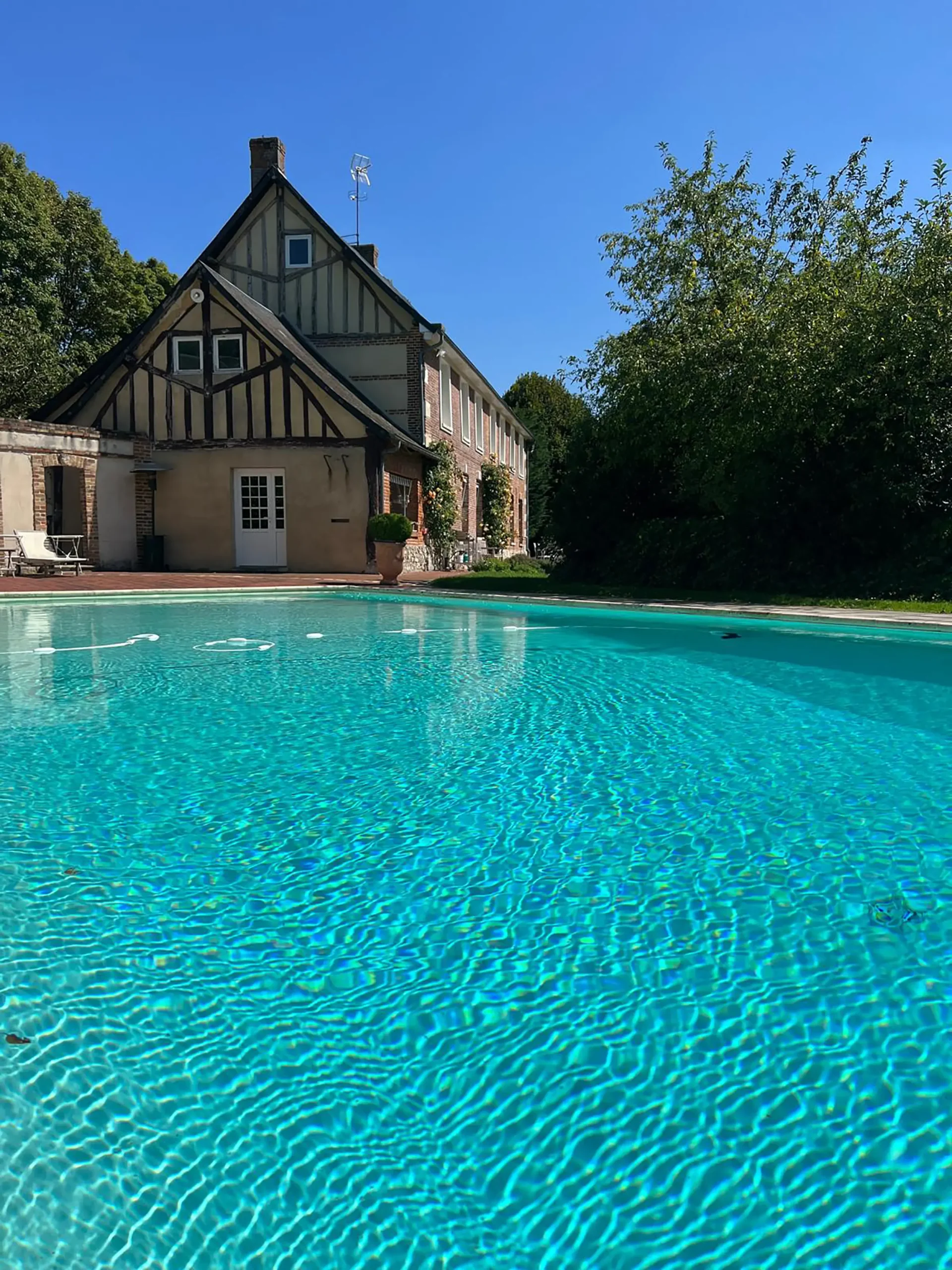 Piscine du Manoir de Corny en Normandie, hébergement pour vos séminaires et événements professionnels organisés par le Groupe Silam.